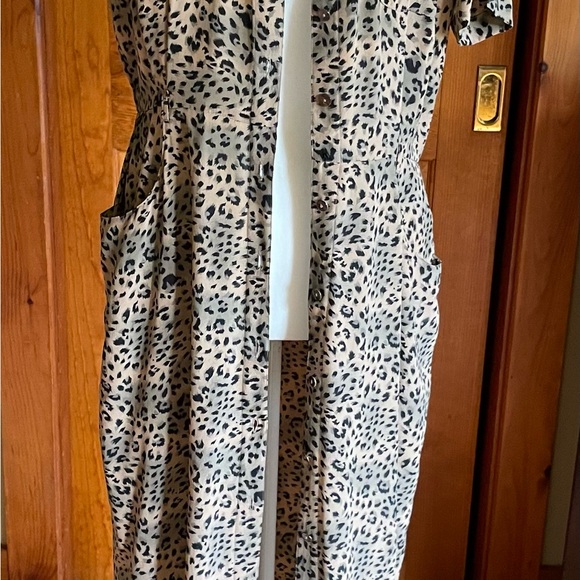 Silk leopard print dress in black, grey, taupe multi color. - Picture 8 of 9